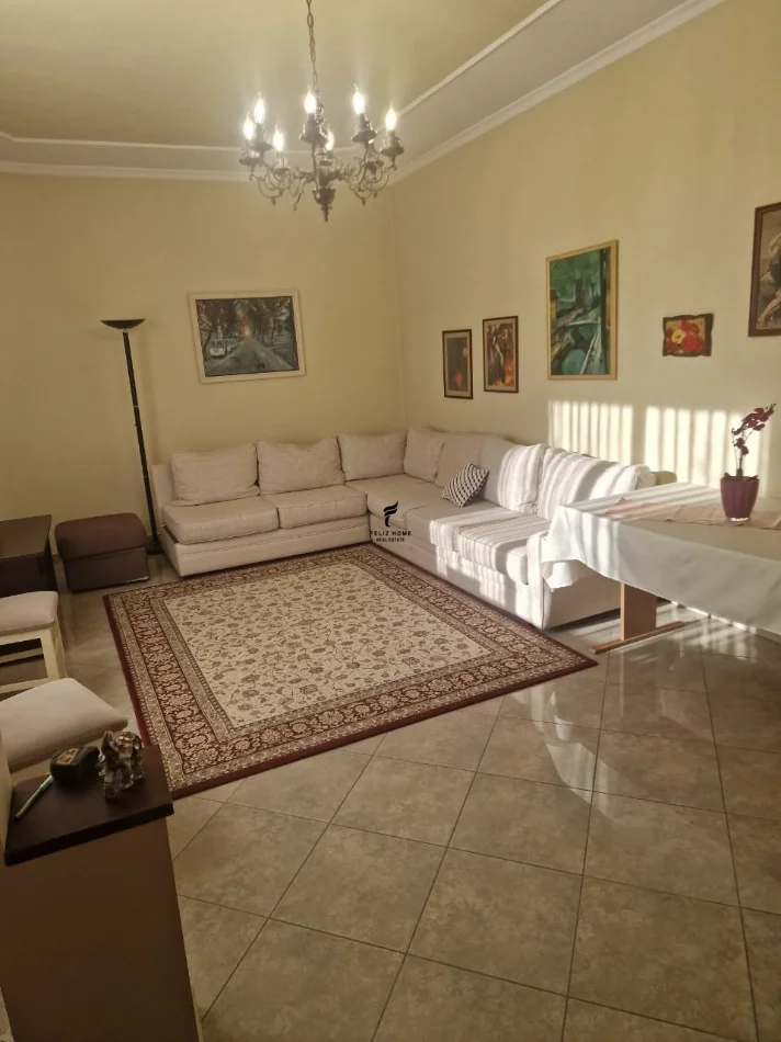 Tirane, jepet me qera apartament 1+1 , 85 m² 500 € (XHAMLLIKU)