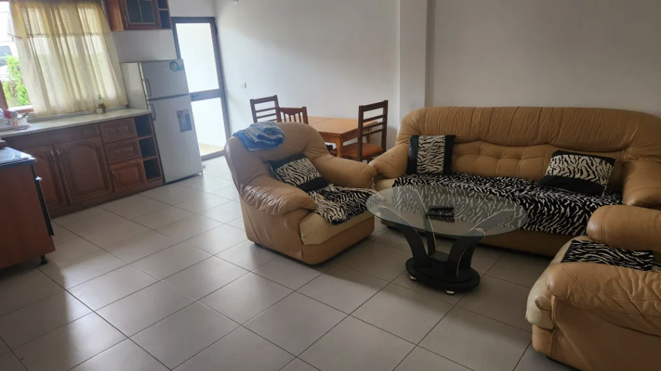 Tirane, jepet me qera apartament 1+1+Aneks+Ballkon Kati 1, 55 m² 30.000 Lek