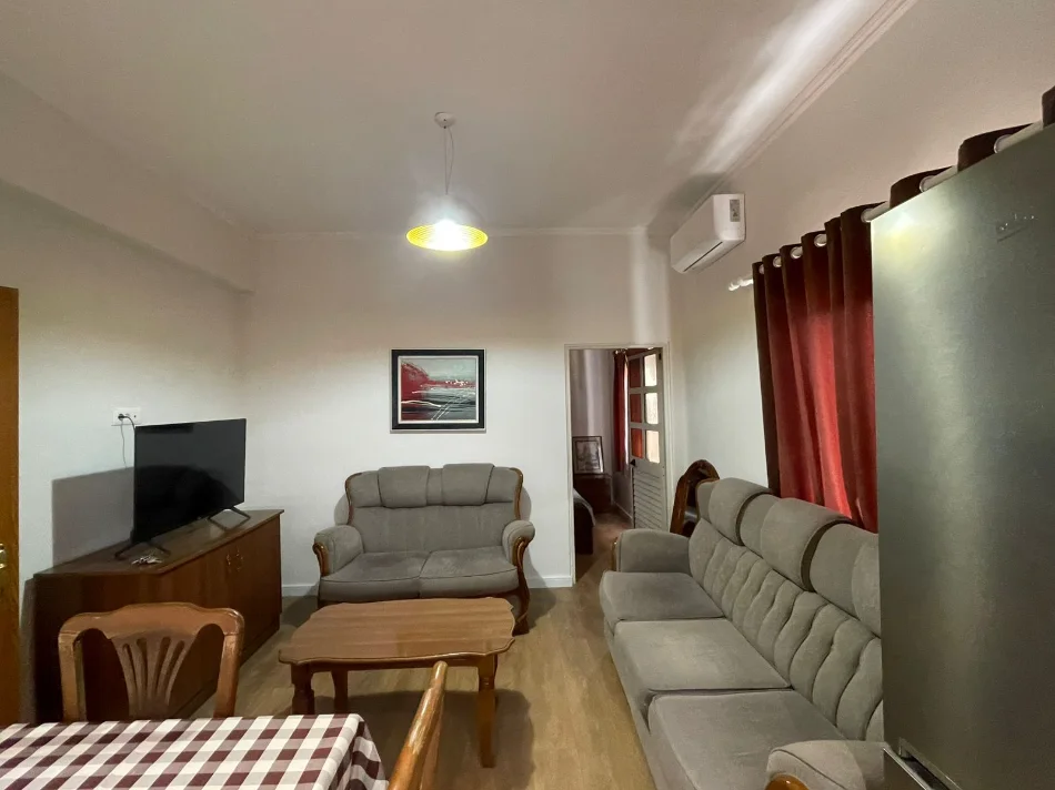 Tirane, jepet me qera apartament 1+1+Aneks+Ballkon Kati 1, 60 m² 400 € (selite)