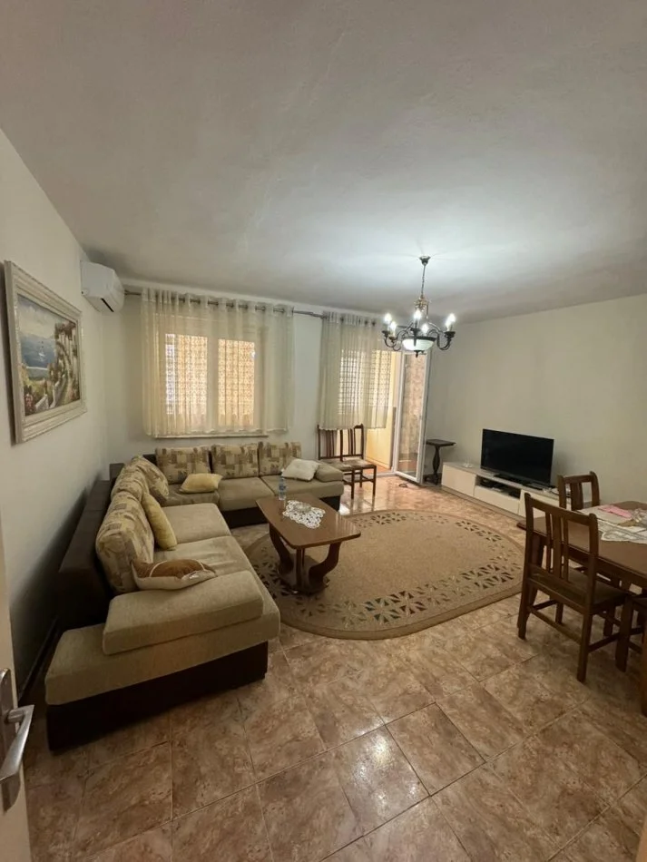 Tirane, jepet me qera apartament 1+1+Aneks+Ballkon Kati 1, 80 m² 550 € (SHESHI WILLSON)