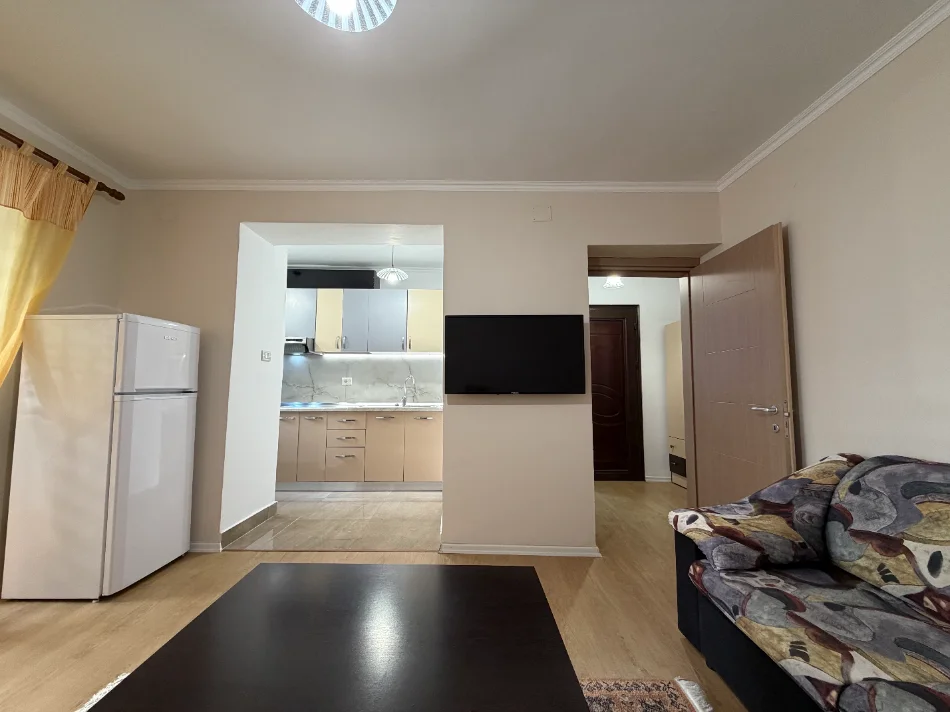 Tirane, jepet me qera apartament 1+1+Aneks+Ballkon Kati 2, 60 m² 550 € (rruga ali demi)