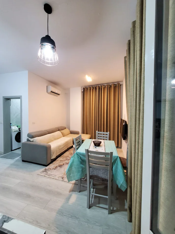 Tirane, jepet me qera apartament 1+1+Aneks+Ballkon Kati 2, 60 m² 670 € (komuna e parisit)