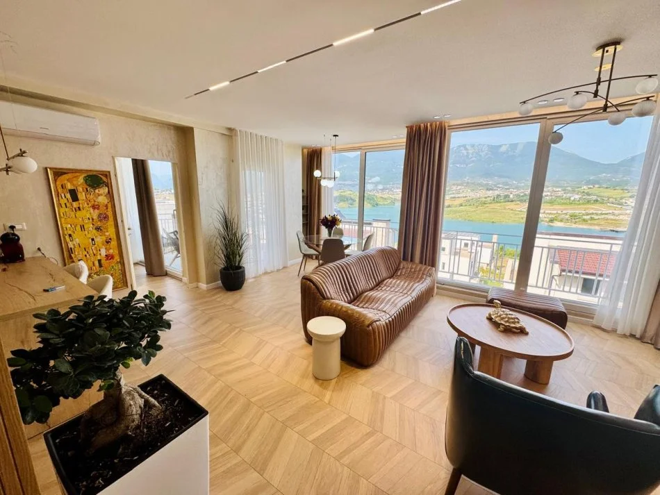 Tirane, jepet me qera apartament 1+1+Aneks+Ballkon Kati 3, 145 m² 1.400 € (Liqeni i Farkes)