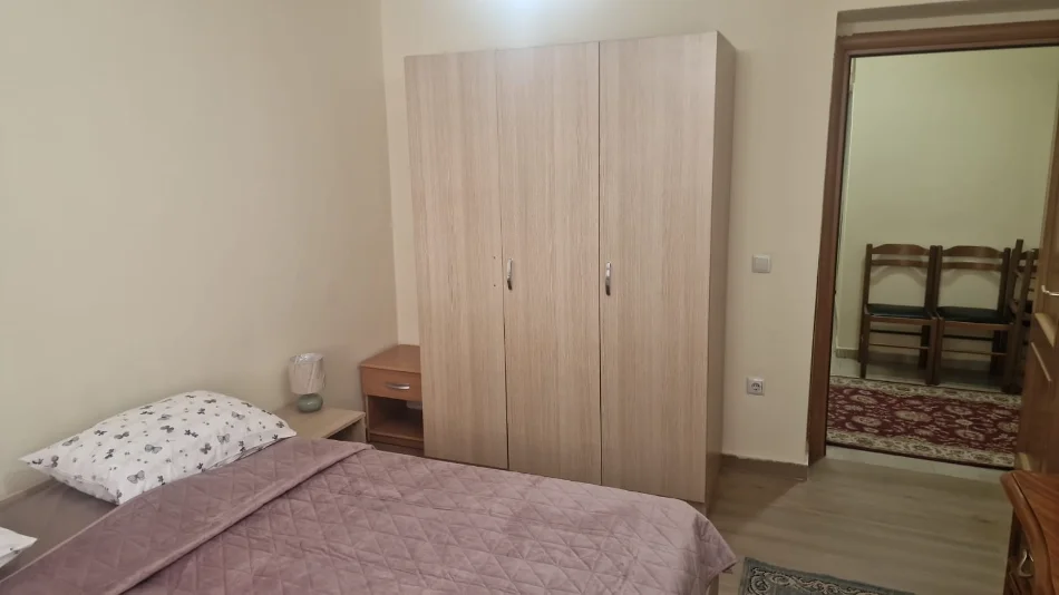 Tirane, jepet me qera apartament 1+1+Aneks+Ballkon Kati 3, 64 m² 500 € (rruga e durresit)