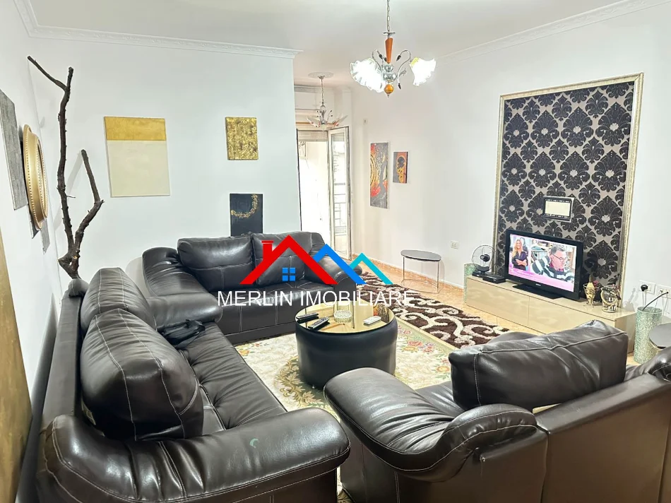Tirane, jepet me qera apartament 1+1+Aneks+Ballkon Kati 3, 96 m² 75.000 LEKE (Rruga At Zef Pellumbi)