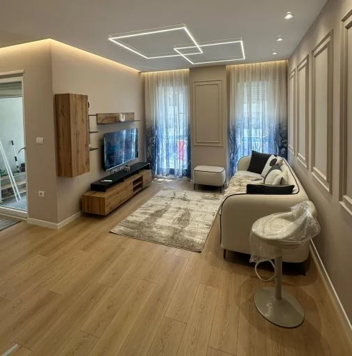 Tirane, jepet me qera apartament 1+1+Aneks+Ballkon Kati 4, 70 m² 430 € (qtu , univers city)