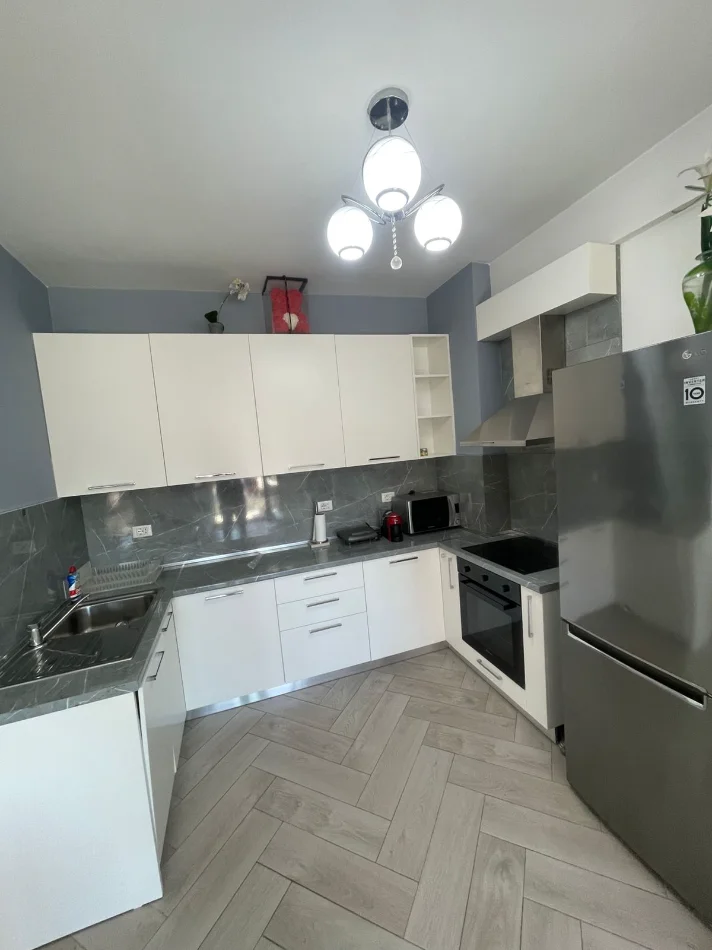 Tirane, jepet me qera apartament 1+1+Aneks+Ballkon Kati 5, 70 m² 550 € (rruga e durresit)
