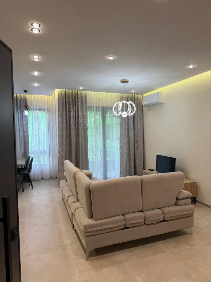 Tirane, jepet me qera apartament 1+1+Aneks+Ballkon Kati 5 Pallat i ri i 2026 , 80 m² 520 € (Rruga 5 maji)