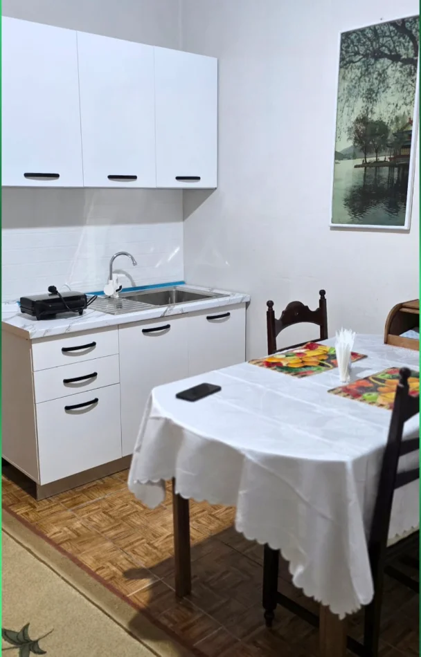 Tirane, jepet me qera apartament 1+1+Aneks Kati 4, 75 m² ,Çmimi 500 Euro,(Medrese, Rruga Ferit Xhajko, Pranë Tirana Bankë, Tiranë.)