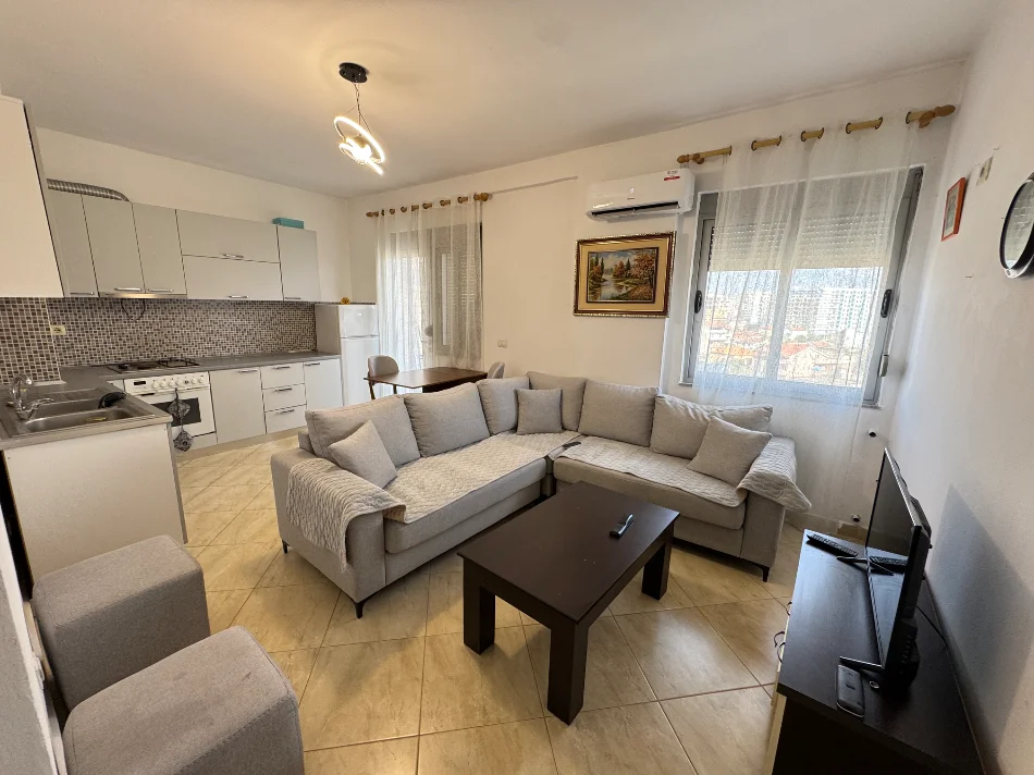 Tirane, jepet me qera apartament 1+1+Ballkon , 55 m² 400 € (Rruga Teodor Keko)