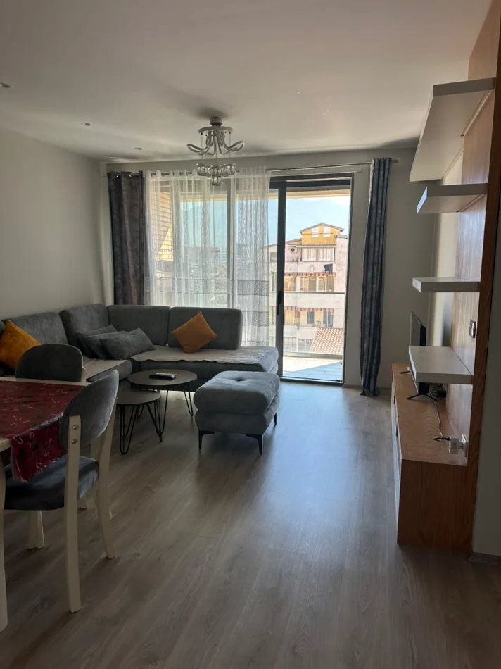 Tirane, jepet me qera apartament 1+1+Ballkon , 600 € (Don Bosko)