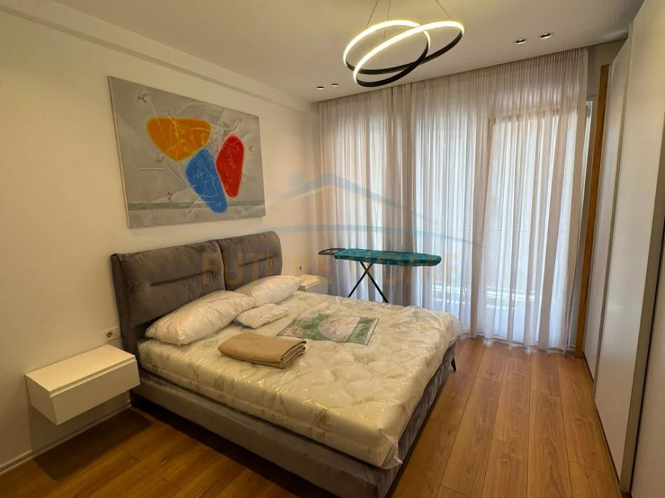 Tirane, jepet me qera apartament 1+1+Ballkon , 70 m²
