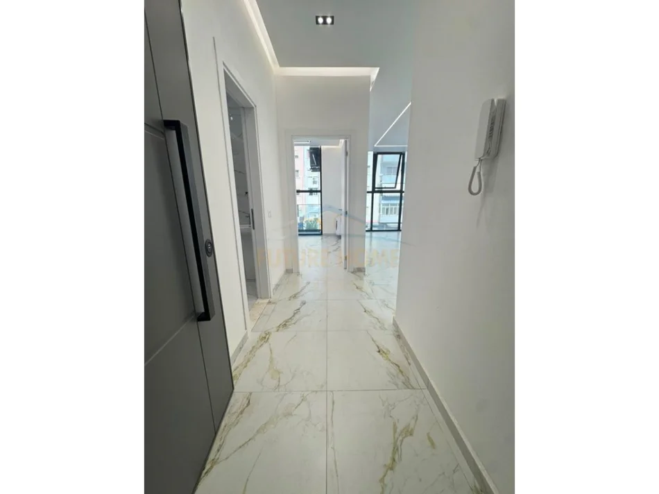 Tirane, jepet me qera apartament 1+1+Ballkon , 70 m² 700 €
