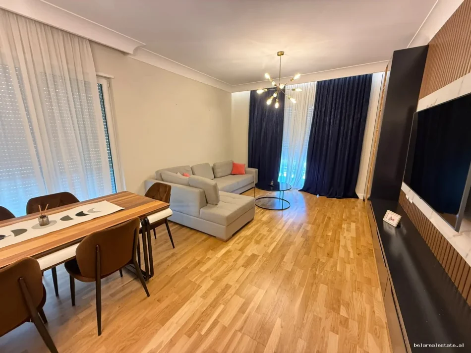 Tirane, jepet me qera apartament 1+1+Ballkon Kati 1, 112 m² 1.100 € (rruga e vilave)