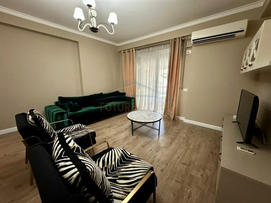 Tirane, jepet me qera apartament 1+1+Ballkon Kati 1, 130 m² 1.300 € (Kopshti Botanik)