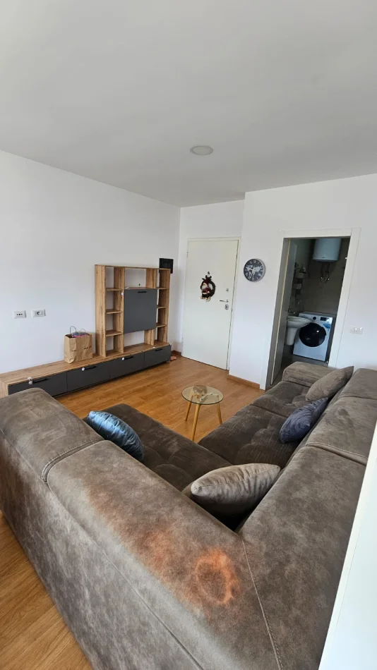 Tirane, jepet me qera apartament 1+1+Ballkon Kati 11, 50 m² 55000 mije leke