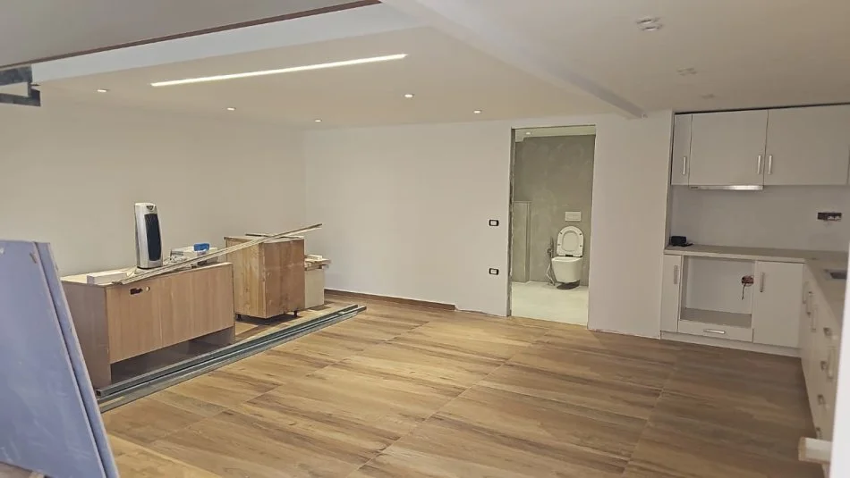 Tirane, jepet me qera apartament 1+1+Ballkon Kati 1, 210 m² 1.500 € (KODRA E DIELLIT)