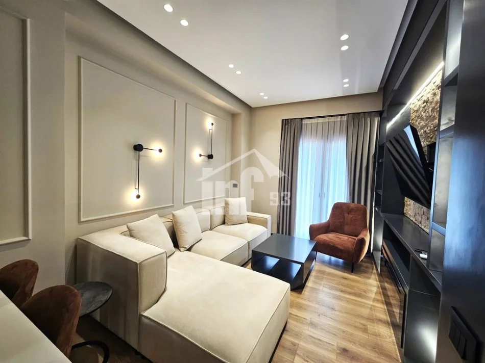 Tirane, jepet me qera apartament 1+1+Ballkon Kati 12, 70 m² 900 € (KOMPLEKSI “TIRANA GARDEN BUILDING”, RRUGA E “KAVAJËS”)