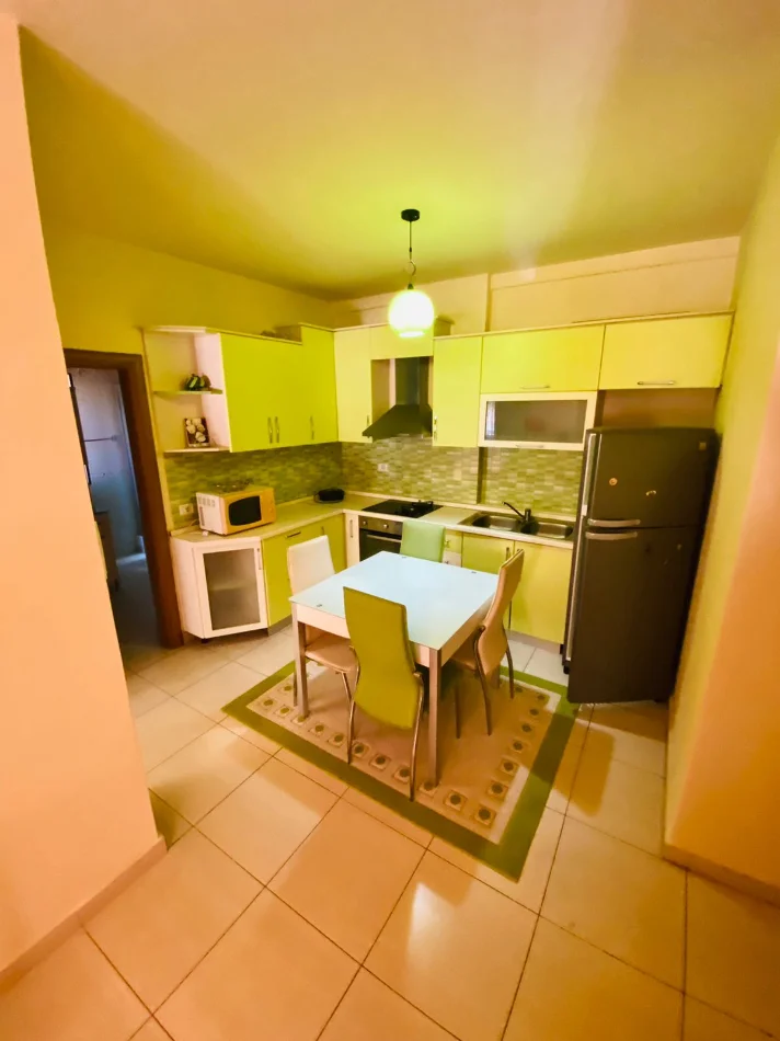 Tirane, jepet me qera apartament 1+1+Ballkon Kati 1, 450 € (KODRA E DIELLIT)