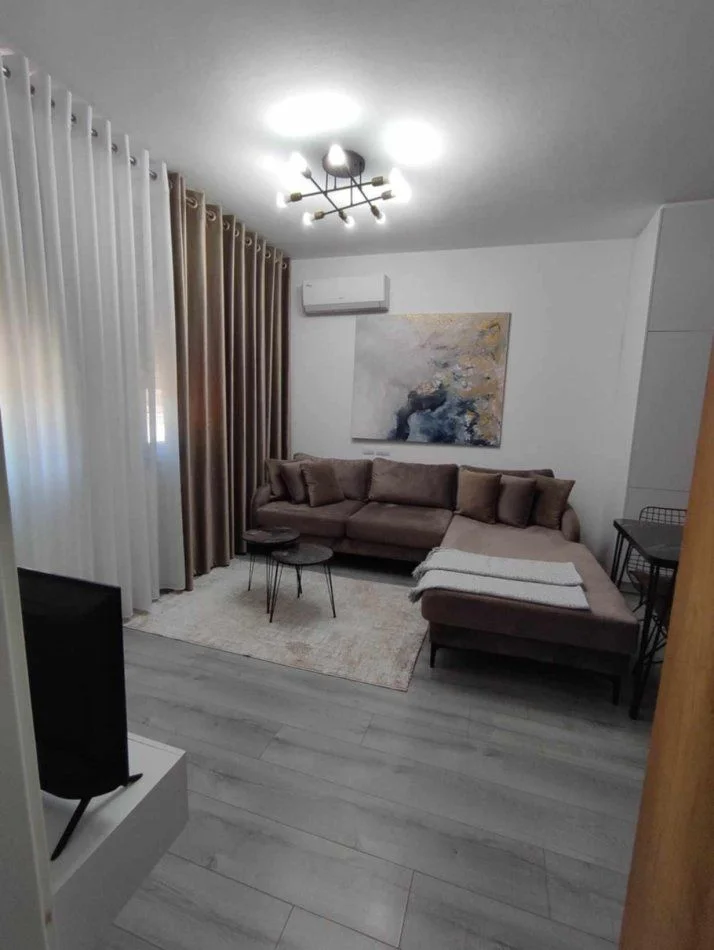 Tirane, jepet me qera apartament 1+1+Ballkon Kati 1, 51 m² 450 € (AMERIKAN 3)