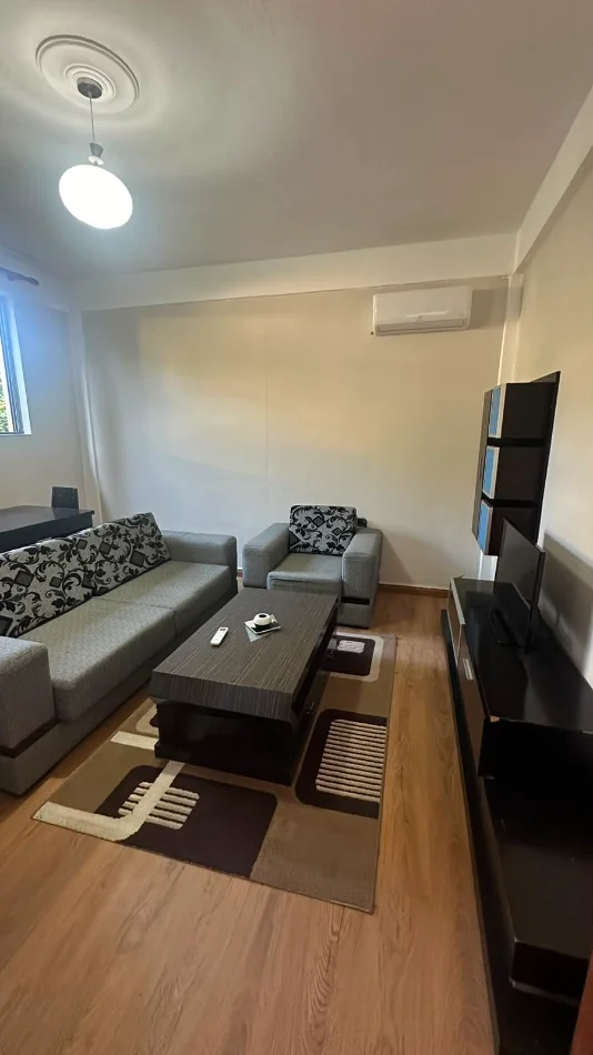 Tirane, jepet me qera apartament 1+1+Ballkon Kati 1, 55 m² 350 € (Astir)