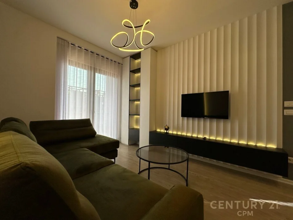 Tirane, jepet me qera apartament 1+1+Ballkon Kati 15, 75 m² 900 € (rruga e kavajes garden building)