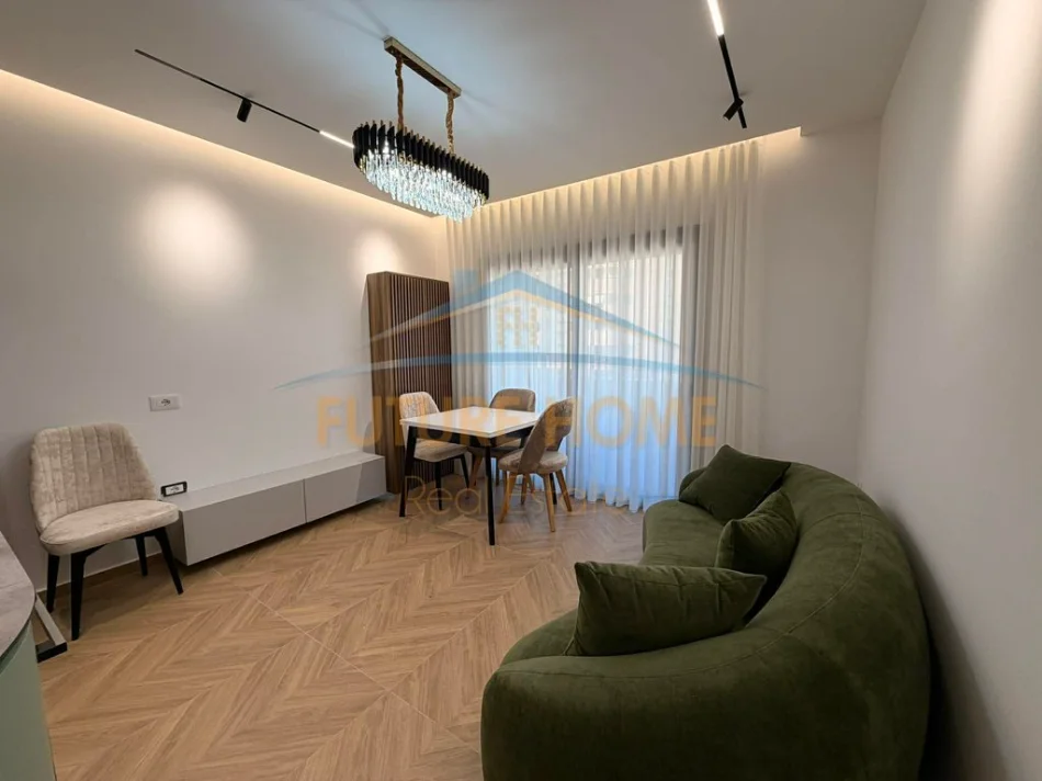 Tirane, jepet me qera apartament 1+1+Ballkon Kati 1, 60 m² 650 € (Unaza e Re)