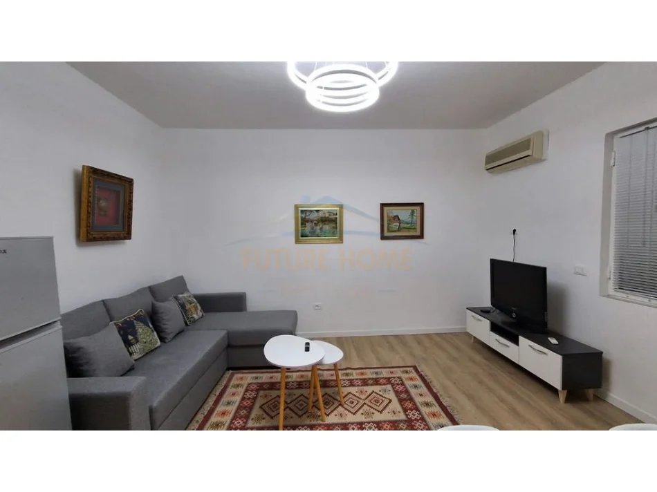 Tirane, jepet me qera apartament 1+1+Ballkon Kati 1, 60 m² 700 € (Rruga e Dibres)