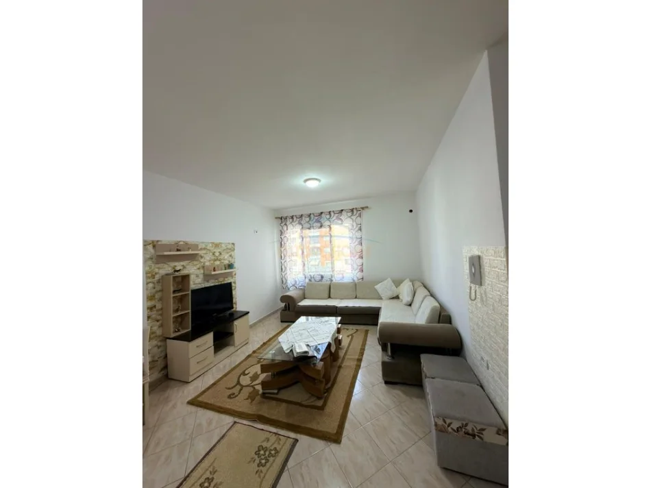 Tirane, jepet me qera apartament 1+1+Ballkon Kati 1, 64 m² 430 €