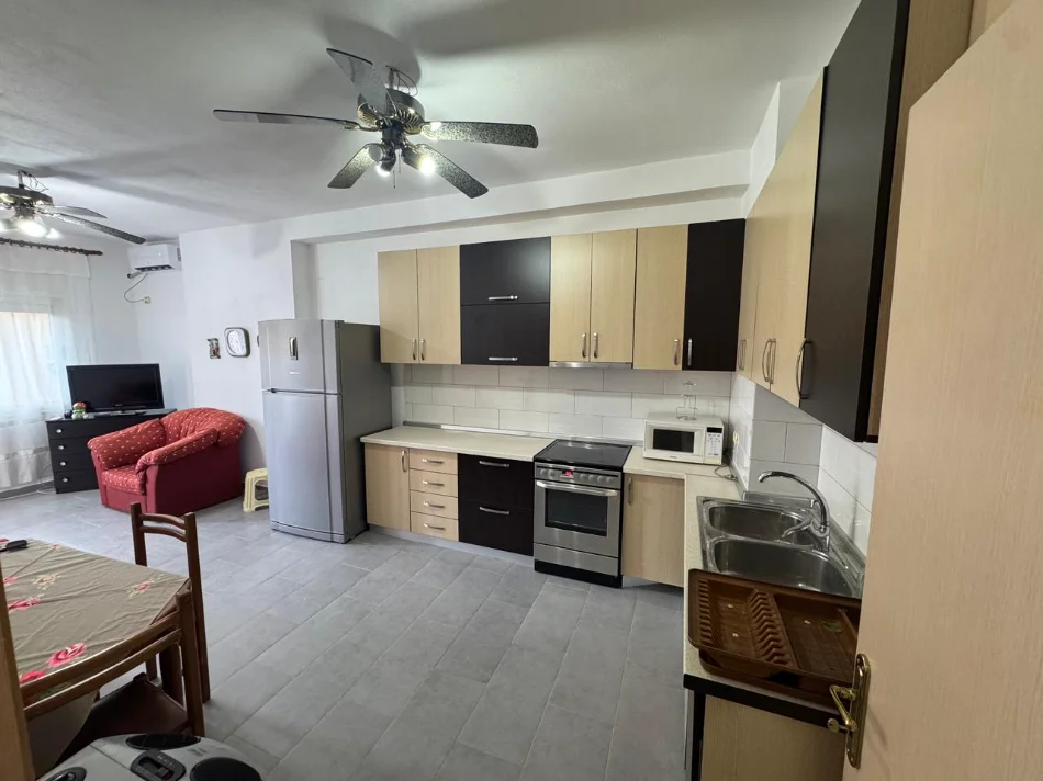 Tirane, jepet me qera apartament 1+1+Ballkon Kati 1, 65 m² 380 € (Misto Mame)