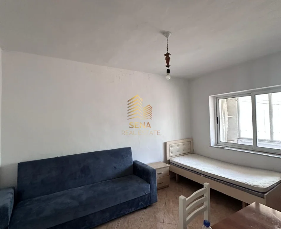 Tirane, jepet me qera apartament 1+1+Ballkon Kati 1, 70 m² 450 € (Brryli)