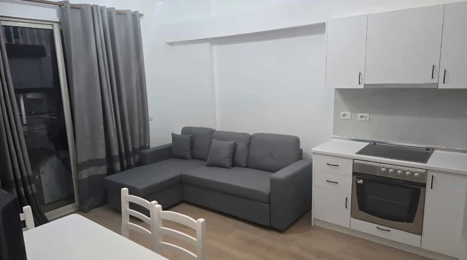 Tirane, jepet me qera apartament 1+1+Ballkon Kati 1, 70 m² 527 € (kompleksi golden park)