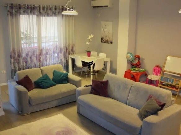 Tirane, jepet me qera apartament 1+1+Ballkon Kati 1, 70 m² 570 € (JORDAN MISJA)