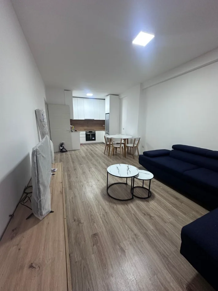Tirane, jepet me qera apartament 1+1+Ballkon Kati 1, 70 m² 600 € (Rruga Dritan Hoxha)