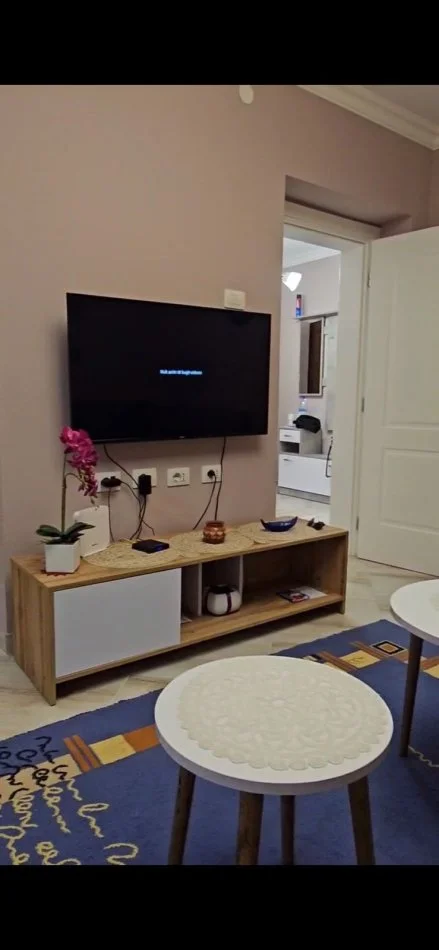 Tirane, jepet me qera apartament 1+1+Ballkon Kati 1, 80 m² 550 € (RRUGA E ELBASANIT)