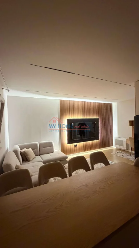 Tirane, jepet me qera apartament 1+1+Ballkon Kati 1, 80 m² 650 € (Rruga e Dibres)