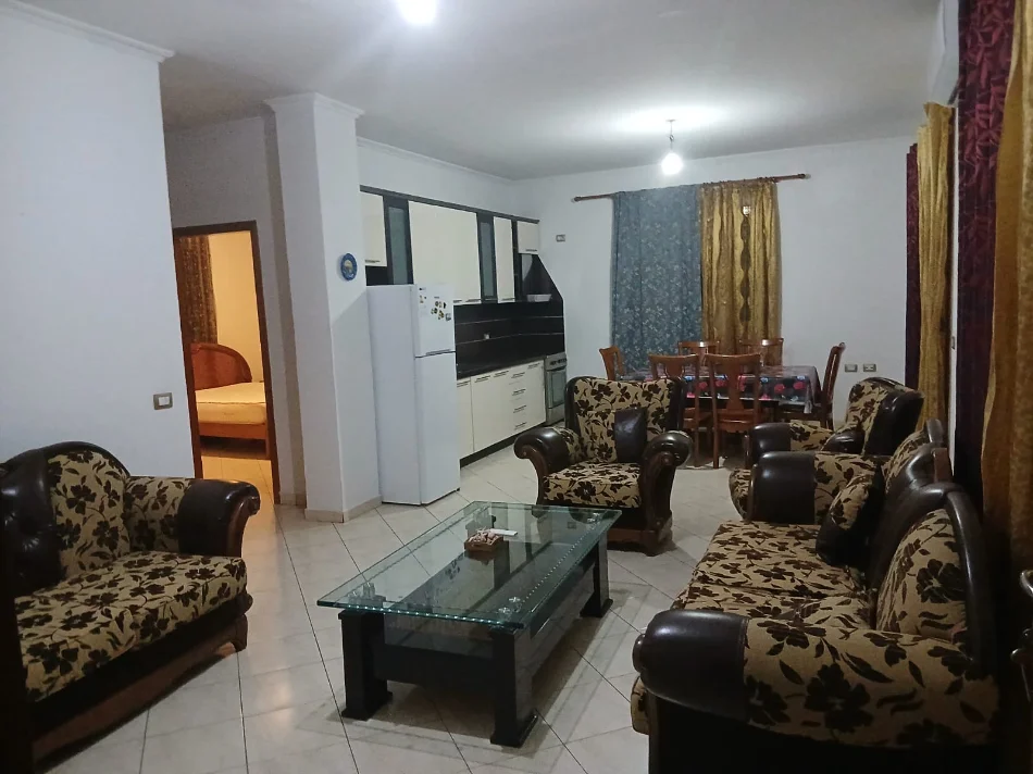 Tirane, jepet me qera apartament 1+1+Ballkon Kati 2, 50 m² 400 € (Rruga Rexhep Pinari)