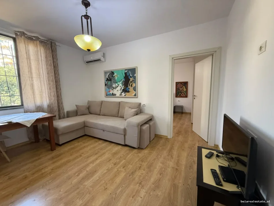 Tirane, jepet me qera apartament 1+1+Ballkon Kati 2, 50 m² 640 € (Qender)