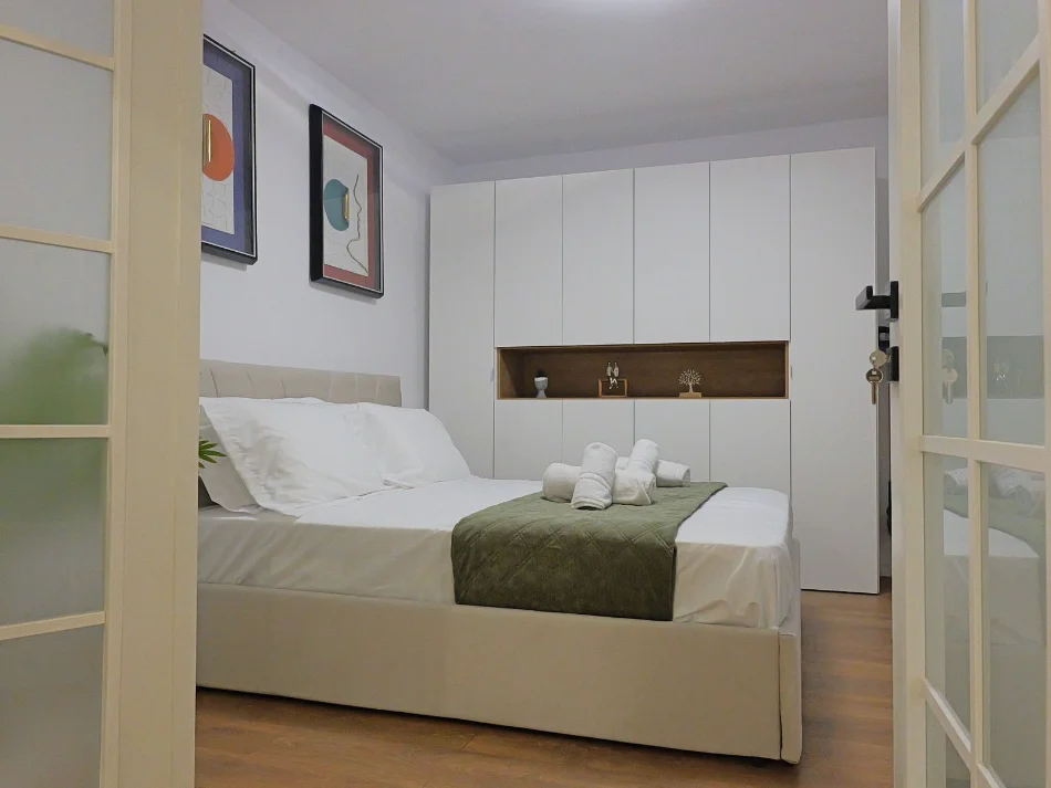 Tirane, jepet me qera apartament 1+1+Ballkon Kati 2, 50 m² 750 €