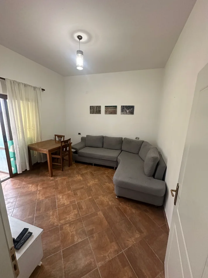 Tirane, jepet me qera apartament 1+1+Ballkon Kati 2, 60 m² 330 €