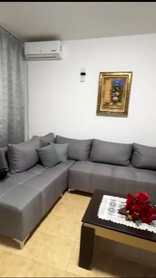 Tirane, jepet me qera apartament 1+1+Ballkon Kati 2, 60 m² 450 € (Rruga 5 Maji)