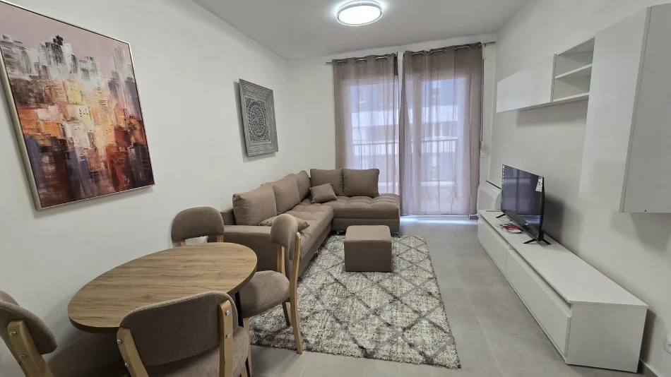 Tirane, jepet me qera apartament 1+1+Ballkon Kati 2, 60 m² 450 € (Univers City)