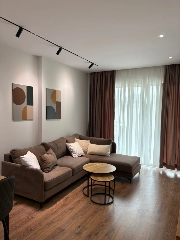 Tirane, jepet me qera apartament 1+1+Ballkon Kati 2, 62 m² 570€ (Rruga Ditan Hoxha)