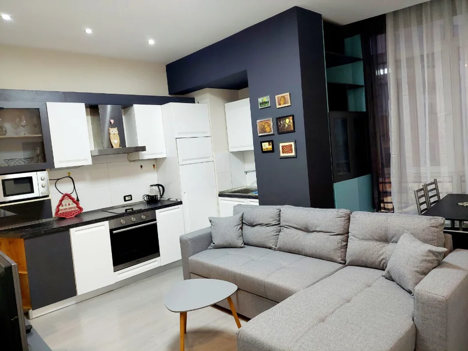 Tirane, jepet me qera apartament 1+1+Ballkon Kati 2, 65 m² 600 €