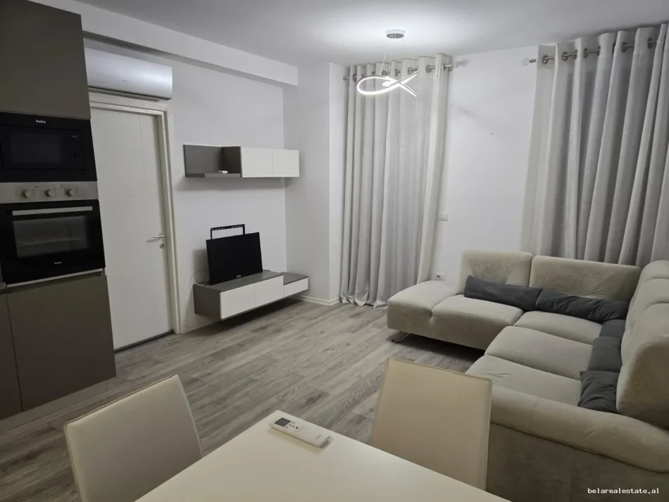 Tirane, jepet me qera apartament 1+1+Ballkon Kati 2, 65 m² 625 € (ali demi)