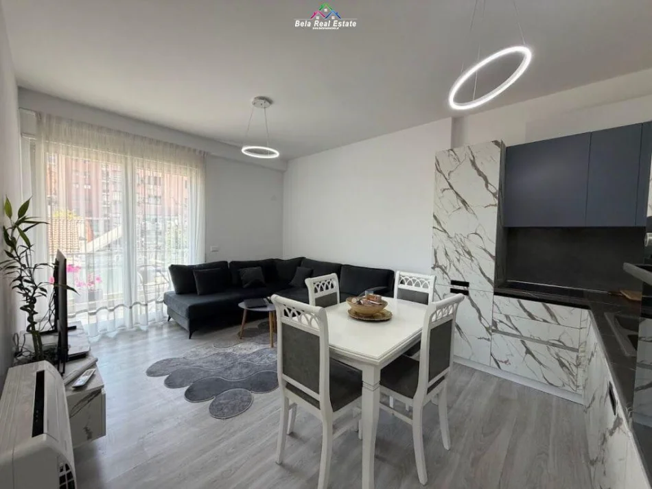 Tirane, jepet me qera apartament 1+1+Ballkon Kati 2, 65 m² 750 € (Qender)