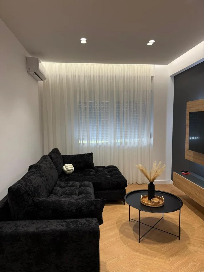 Tirane, jepet me qera apartament 1+1+Ballkon Kati 2, 65 m² 900 € (KOPSHTI BOTANIK)