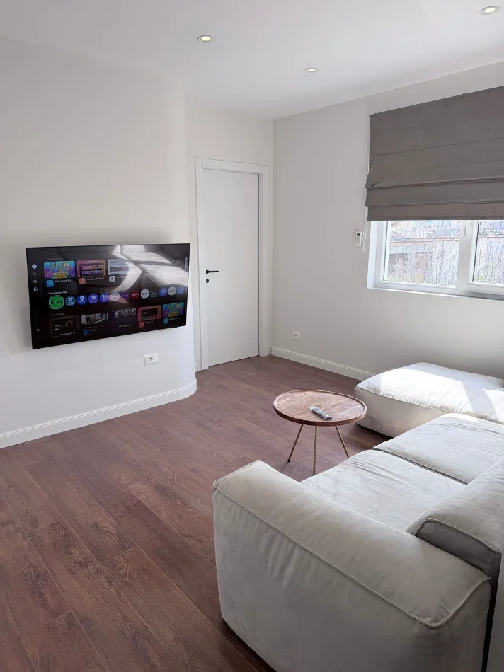Tirane, jepet me qera apartament 1+1+Ballkon Kati 2, 70 m² 470 € (RRUGA 5 MAJI)