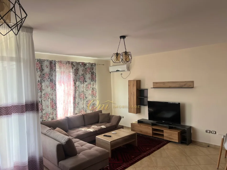 Tirane, jepet me qera apartament 1+1+Ballkon Kati 2, 70 m² 500 € (PALLATI I BRIGADAVE RRUGA E ELBASANIT)