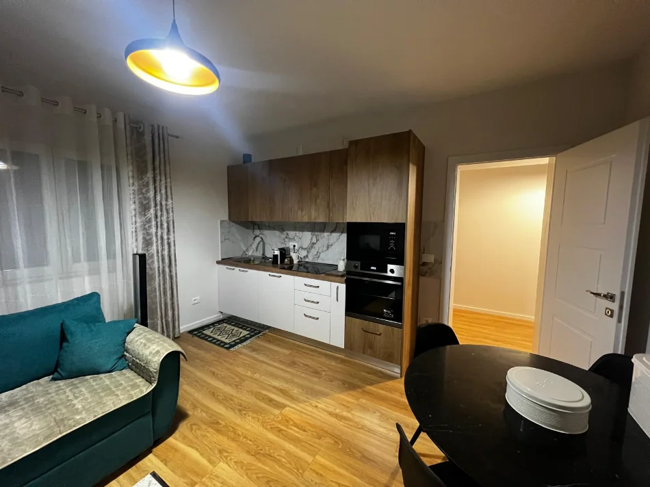 Tirane, jepet me qera apartament 1+1+Ballkon Kati 2, 70 m² 550 € (pranë Shkollës së Baletit)